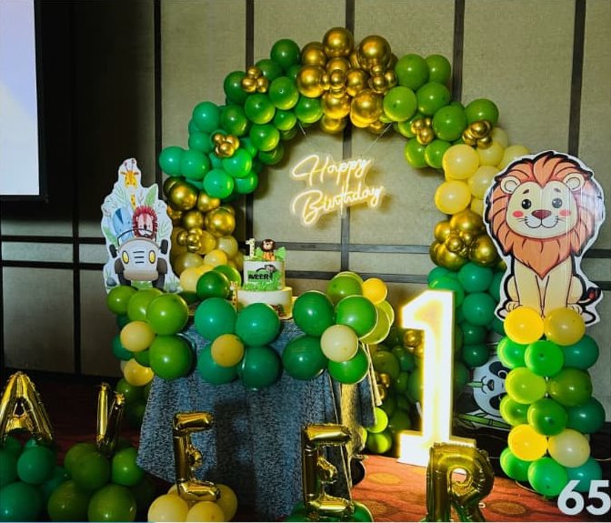 Jungle Arch Birthday decoration by Meaura Events